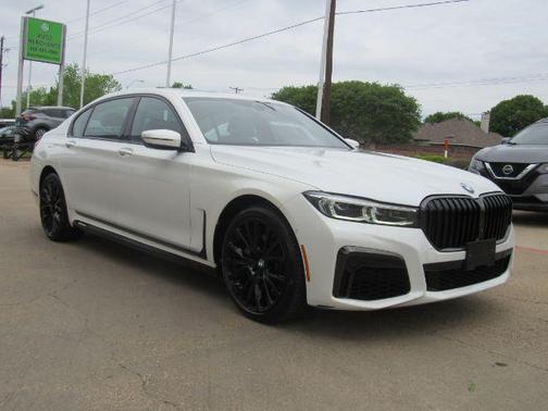 2022 BMW 740 i