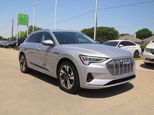2022 Audi e-tron Premium Plus