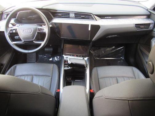 2022 Audi e-tron Premium Plus