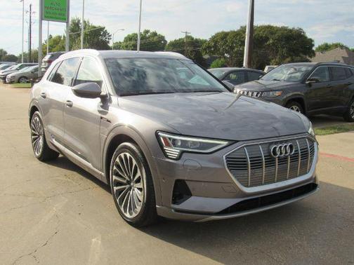2019 Audi e-tron Premium Plus