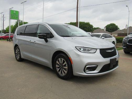 2024 Chrysler Pacifica Hybrid Select