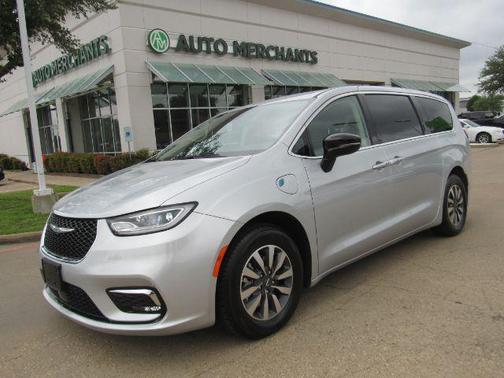 2024 Chrysler Pacifica Hybrid Select