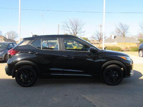 2023 Nissan Kicks SR