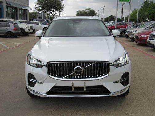 2023 Volvo XC60 B5 Ultimate Bright Theme