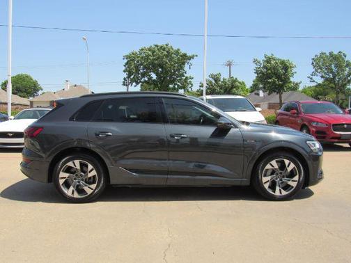 2021 Audi e-tron Premium