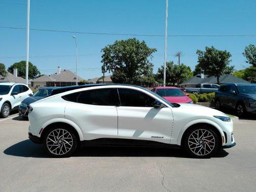 Star White Metallic Tri-Coat 2021 Ford Mustang Mach-E GT