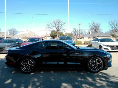 2022 Ford Mustang EcoBoost