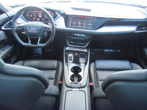 2024 Audi e-tron GT Premium Plus quattro