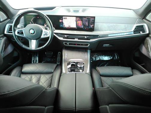 Skyscraper Grey Metallic 2023 BMW X7 xDrive40i