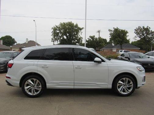 2023 Audi Q7 45 Premium Plus