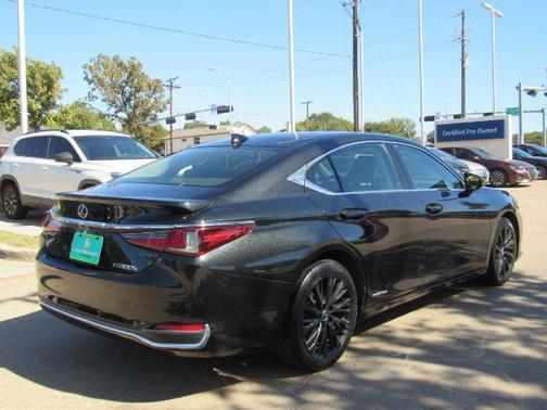 2019 Lexus ES 300h Ultra Luxury