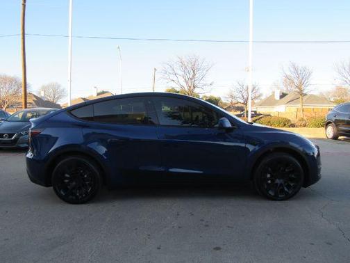 2022 Tesla Model Y Long Range Dual Motor All-Wheel Drive