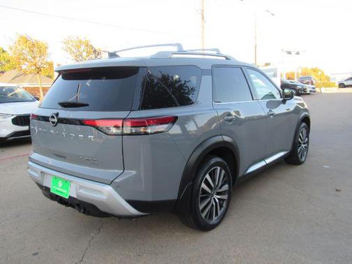 2022 Nissan Pathfinder Platinum 4WD