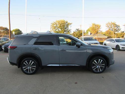 2022 Nissan Pathfinder Platinum 4WD