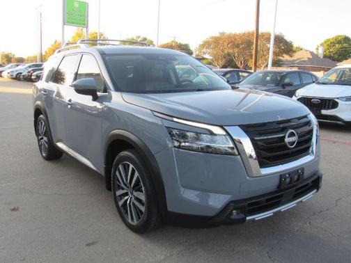 2022 Nissan Pathfinder Platinum 4WD