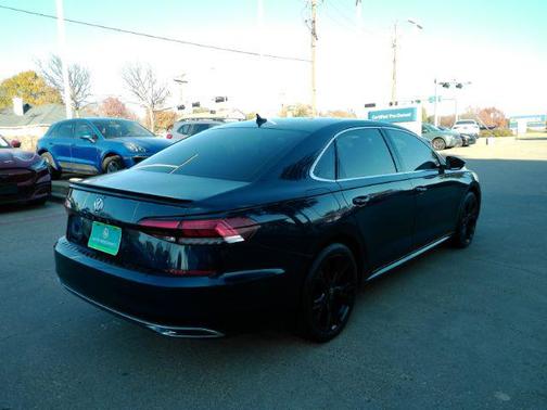2022 Volkswagen Passat 2.0T SE