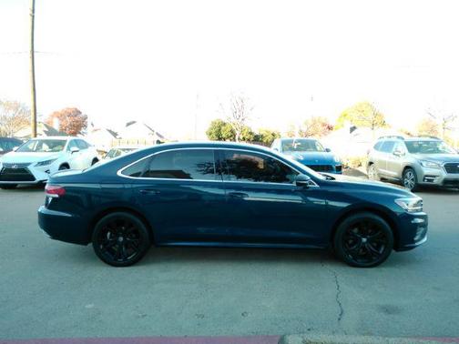 2022 Volkswagen Passat 2.0T SE