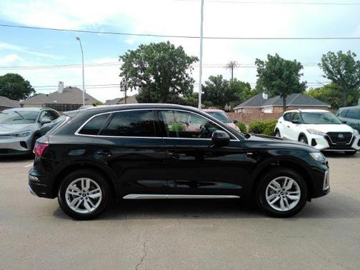 Mythos Black Metallic 2023 Audi Q5 45 S line Premium