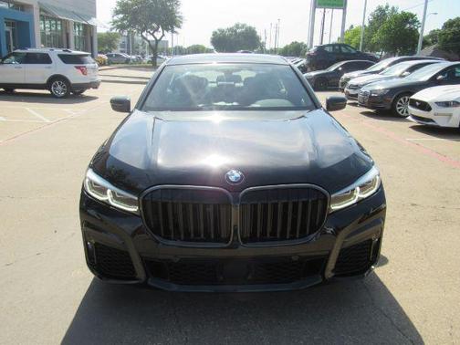 2022 BMW 740 i