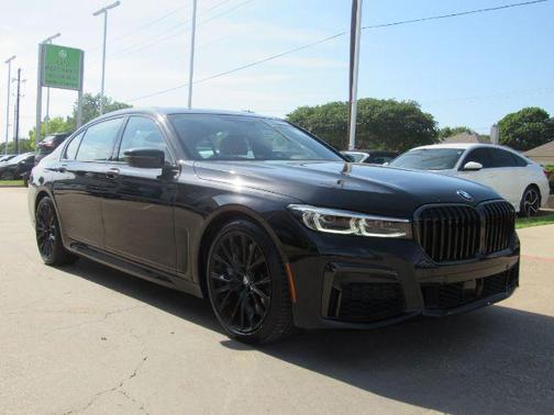 2022 BMW 740 i