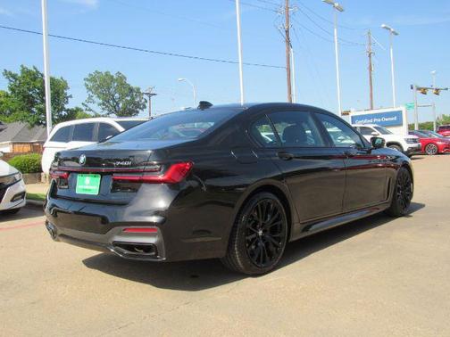 2022 BMW 740 i