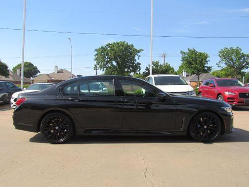 2022 BMW 740 i