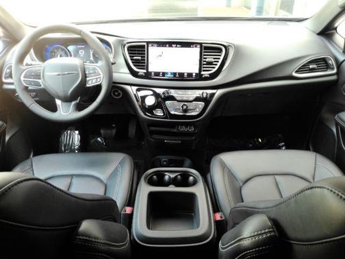 Ceramic Gray Clearcoat 2025 Chrysler Pacifica L