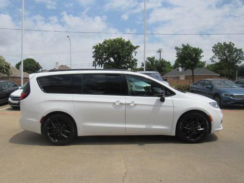 2025 Chrysler Pacifica Limited