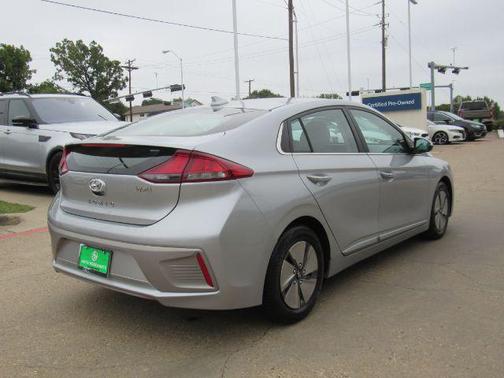 2022 Hyundai IONIQ Hybrid SE
