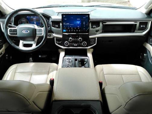 Star White Metallic Tri-Coat 2024 Ford Expedition XLT