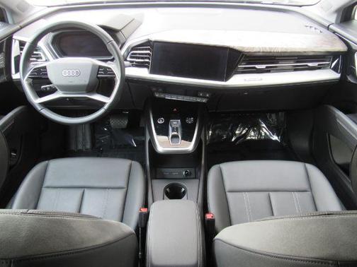 2022 Audi e-tron Premium Plus