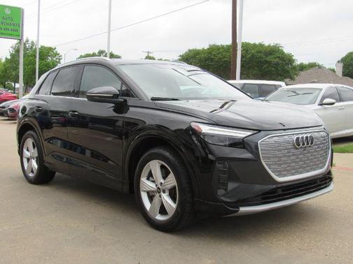 2022 Audi e-tron Premium Plus