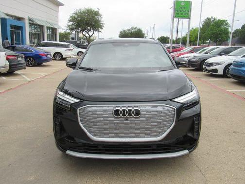 2022 Audi e-tron Premium Plus