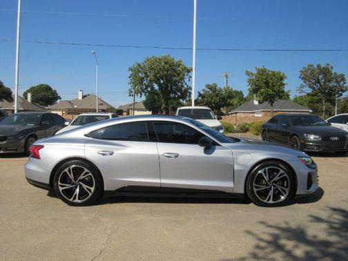 2024 Audi e-tron GT Premium Plus quattro