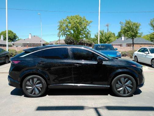 Black Diamond Pearl 2023 Nissan ARIYA VENTURE+