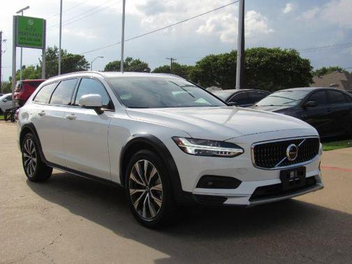 2022 Volvo V90 Cross Country B6