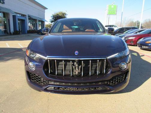 Blu Passione Metallic 2021 Maserati Levante Base