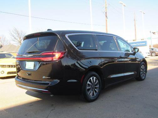2024 Chrysler Pacifica Hybrid Select