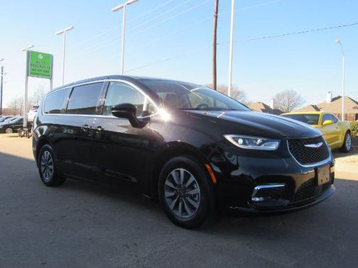 2024 Chrysler Pacifica Hybrid Select