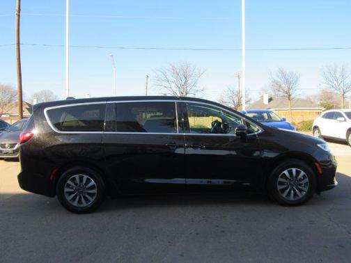 2024 Chrysler Pacifica Hybrid Select