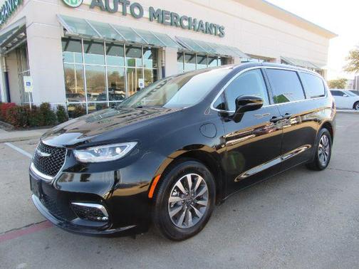 2024 Chrysler Pacifica Hybrid Select