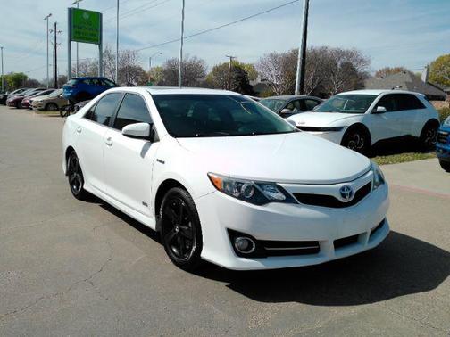 Super White 2014 Toyota Camry Hybrid SE
