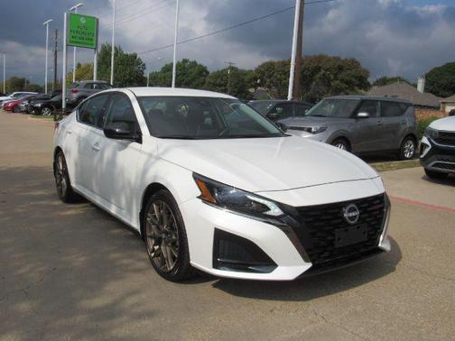 2025 Nissan Altima SR FWD