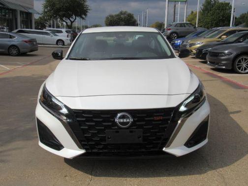 2025 Nissan Altima SR FWD