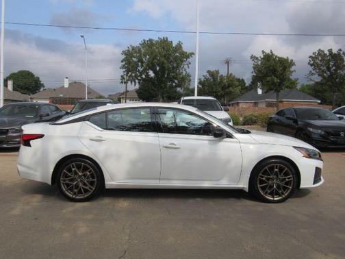 2025 Nissan Altima SR FWD