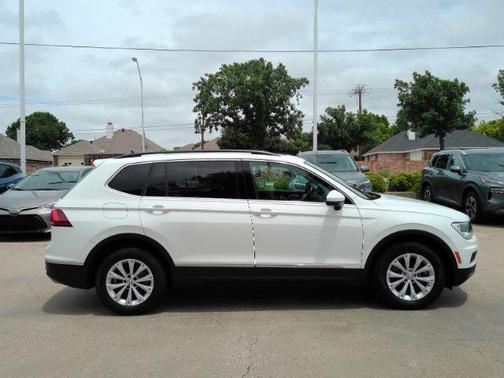 Pure White 2018 Volkswagen Tiguan 2.0T SE
