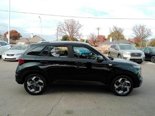 2022 Hyundai VENUE SEL