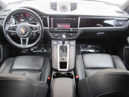 2020 Porsche Macan Base