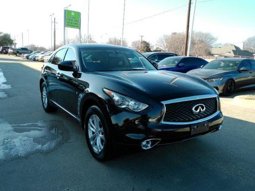 2017 INFINITI QX70 Base