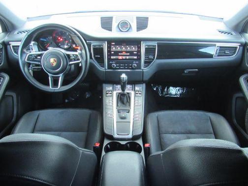 2017 Porsche Macan Base